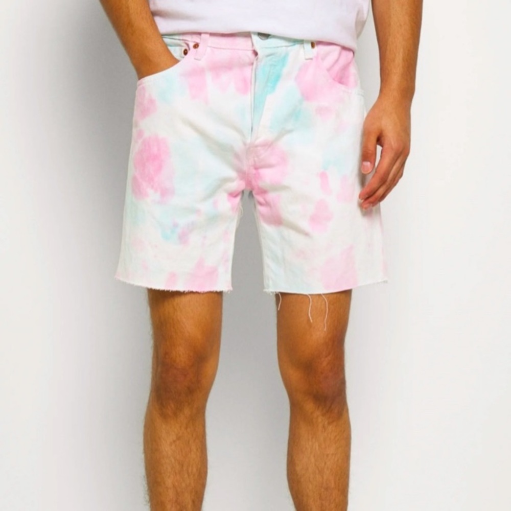 New Levi’s Pride Tie-Dye shorts size‎ 36!